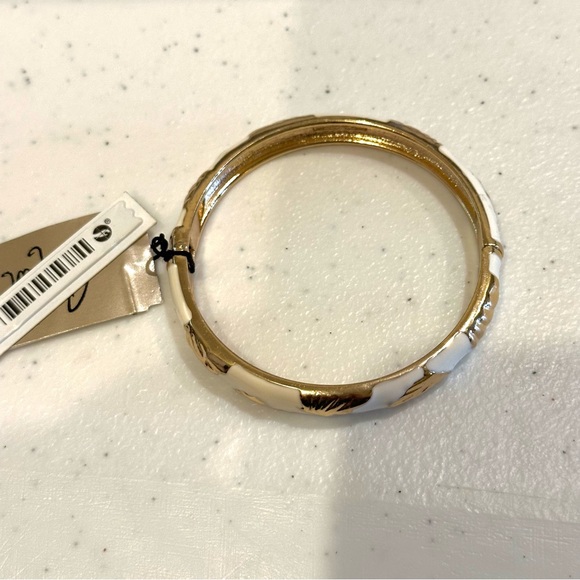 NWT Sequin by Nordstrom Clamper Bangle Bracelet white enamel, gold tone seashell - Picture 11 of 13